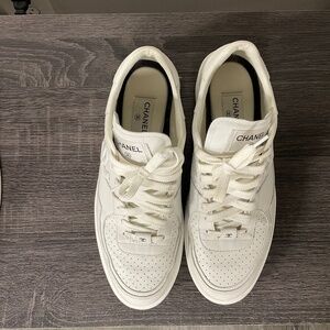 Chanel logo white sneaker